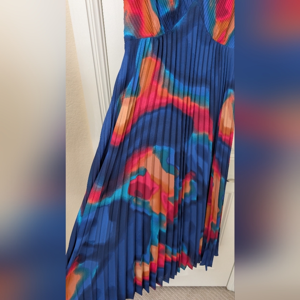 Nicole Miller Abstract Print Midi Pleated Gown 6 - Picture 7 of 10